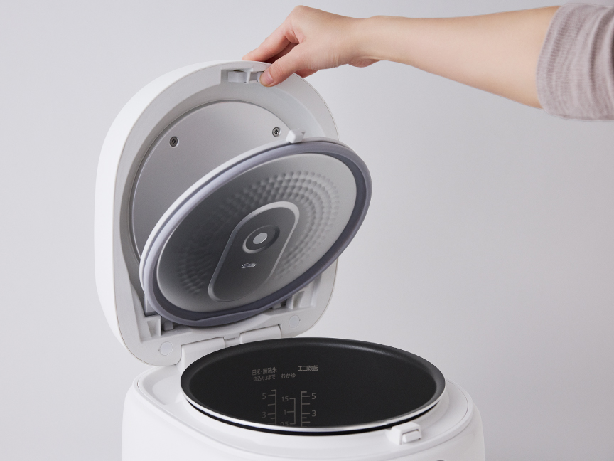 片手で簡単に取り外せるワンタッチふた加熱板